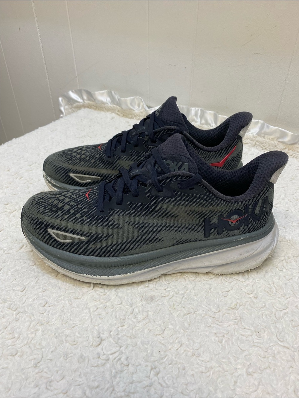 HOKA Clifton 9 Black / Outer Orbit Running Shoes Black men’s size 9